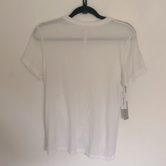 Aritzia The Group by Babaton White Foundation Knot T-shirt NWT - Picture 4 of 5